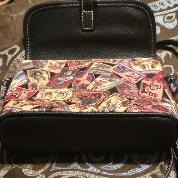 2 Sydney Love purses - Picture 5 of 5